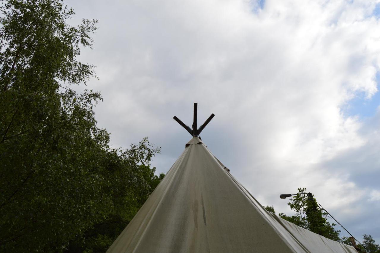 Camping Le Canada-Insolite Chiny Exteriör bild