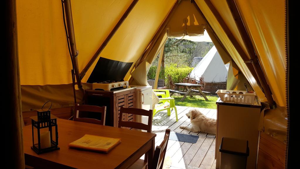 Camping Le Canada-Insolite Chiny Exteriör bild